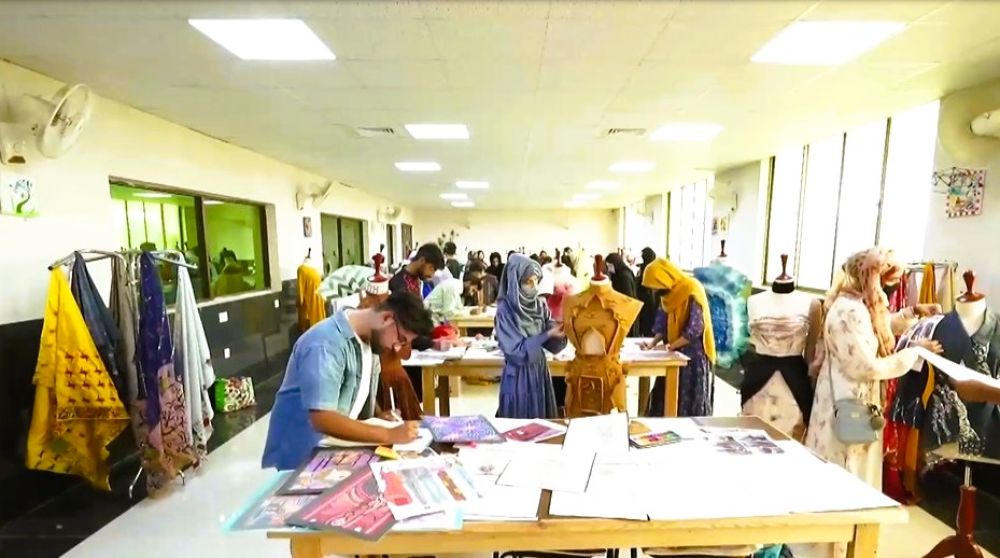 214/25 How Universities Can Unlock Their True Financial Value 214/25 How Universities Can Unlock Their True Financial Value